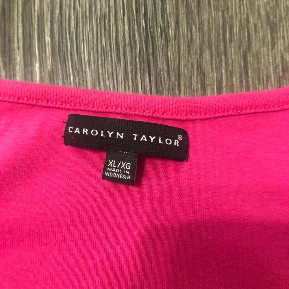 “Carolyn Taylor” Pink tank top with a V-neckline and hibiscus flower details - Picture 4 of 7